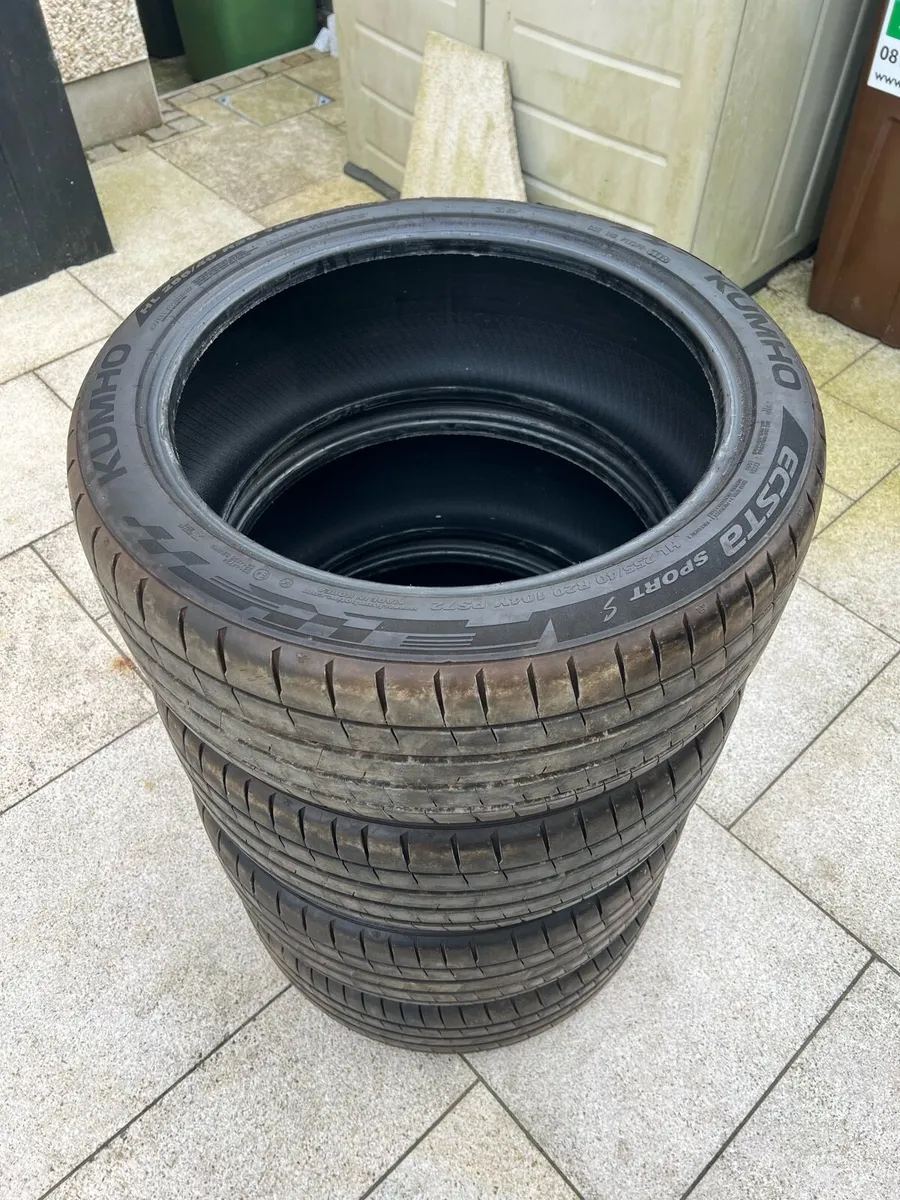 Kumho Ecsta Sport S PS72 255/40/R20 tyres - Image 1