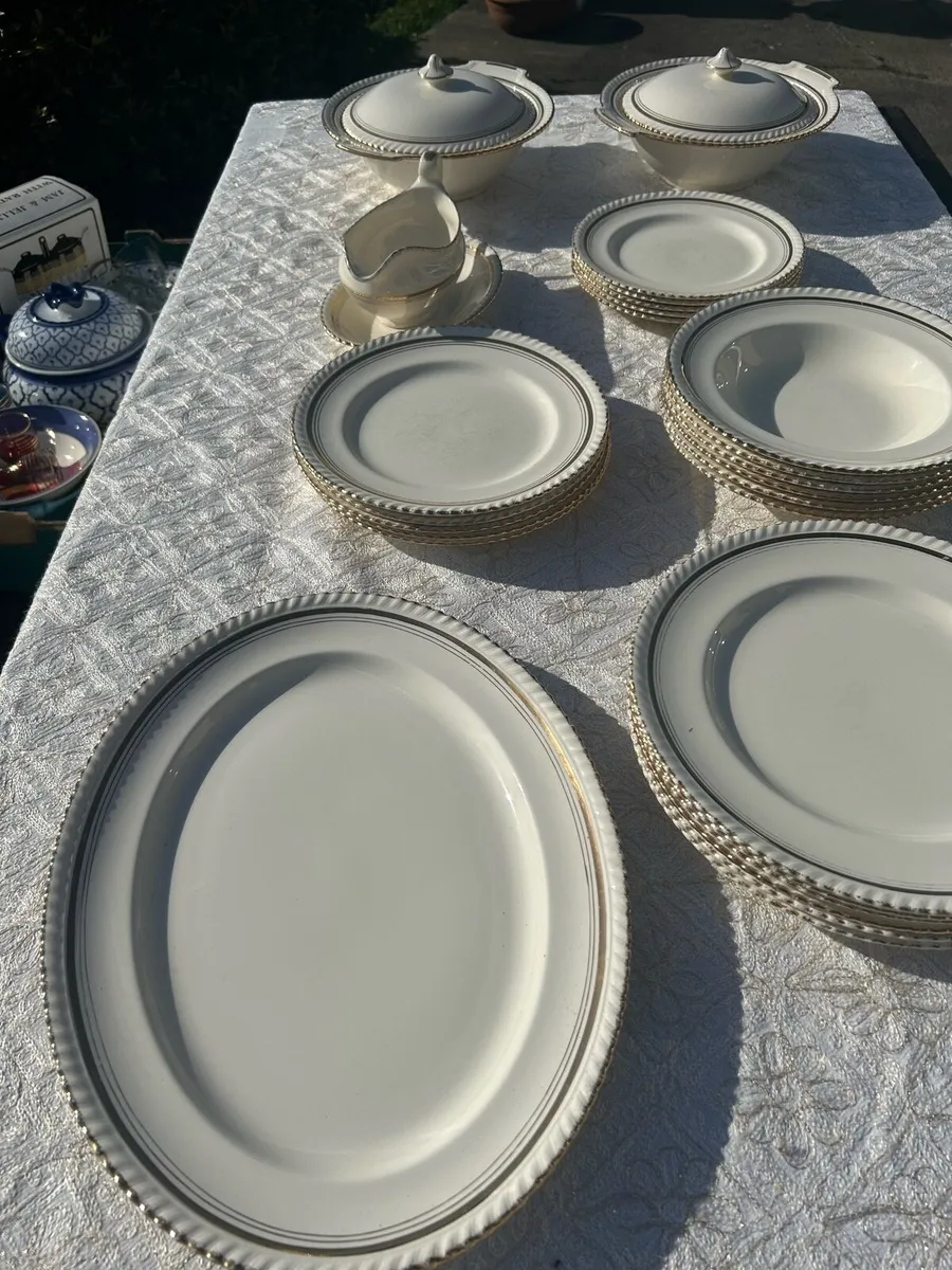 Johnson’s dinner service - Image 1