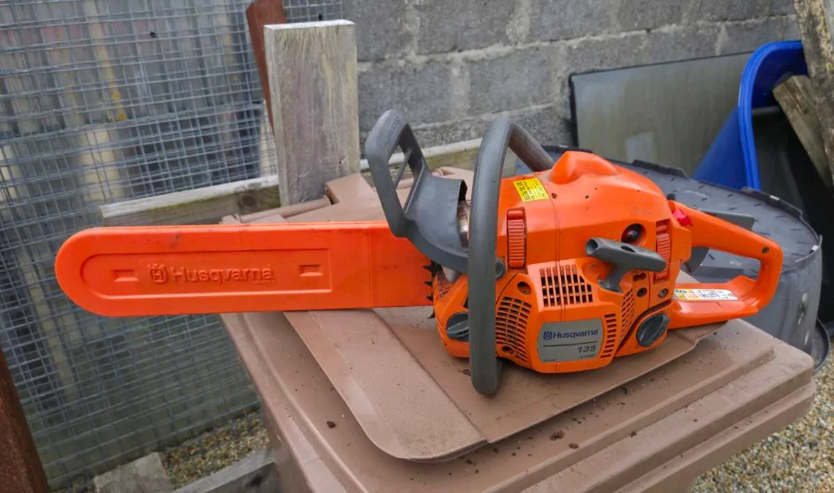 Husqvarna 135 chainsaw x-torq - Image 1
