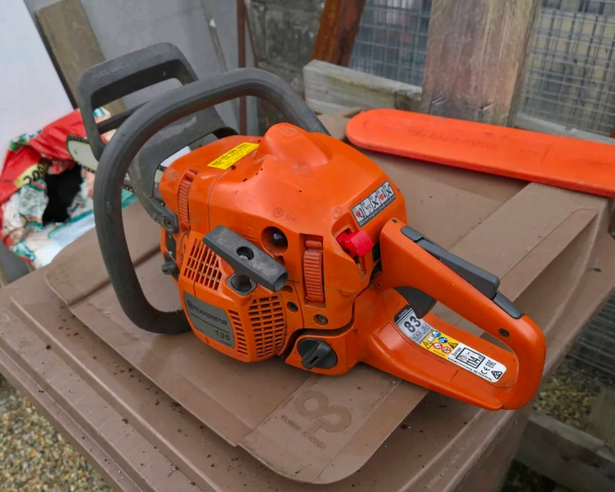 Husqvarna 135 chainsaw x-torq - Image 3