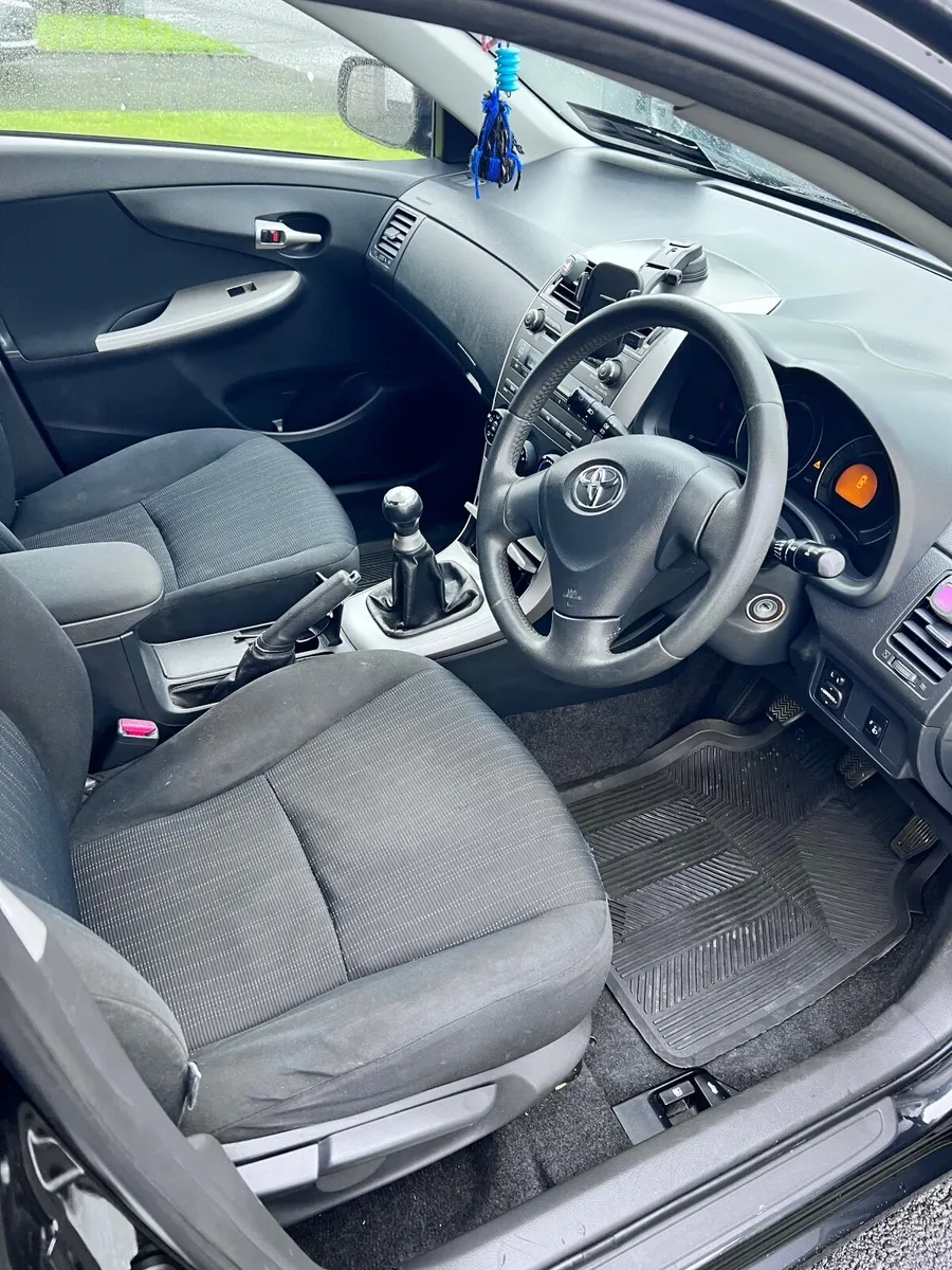 Toyota Corolla 2010 - Image 4