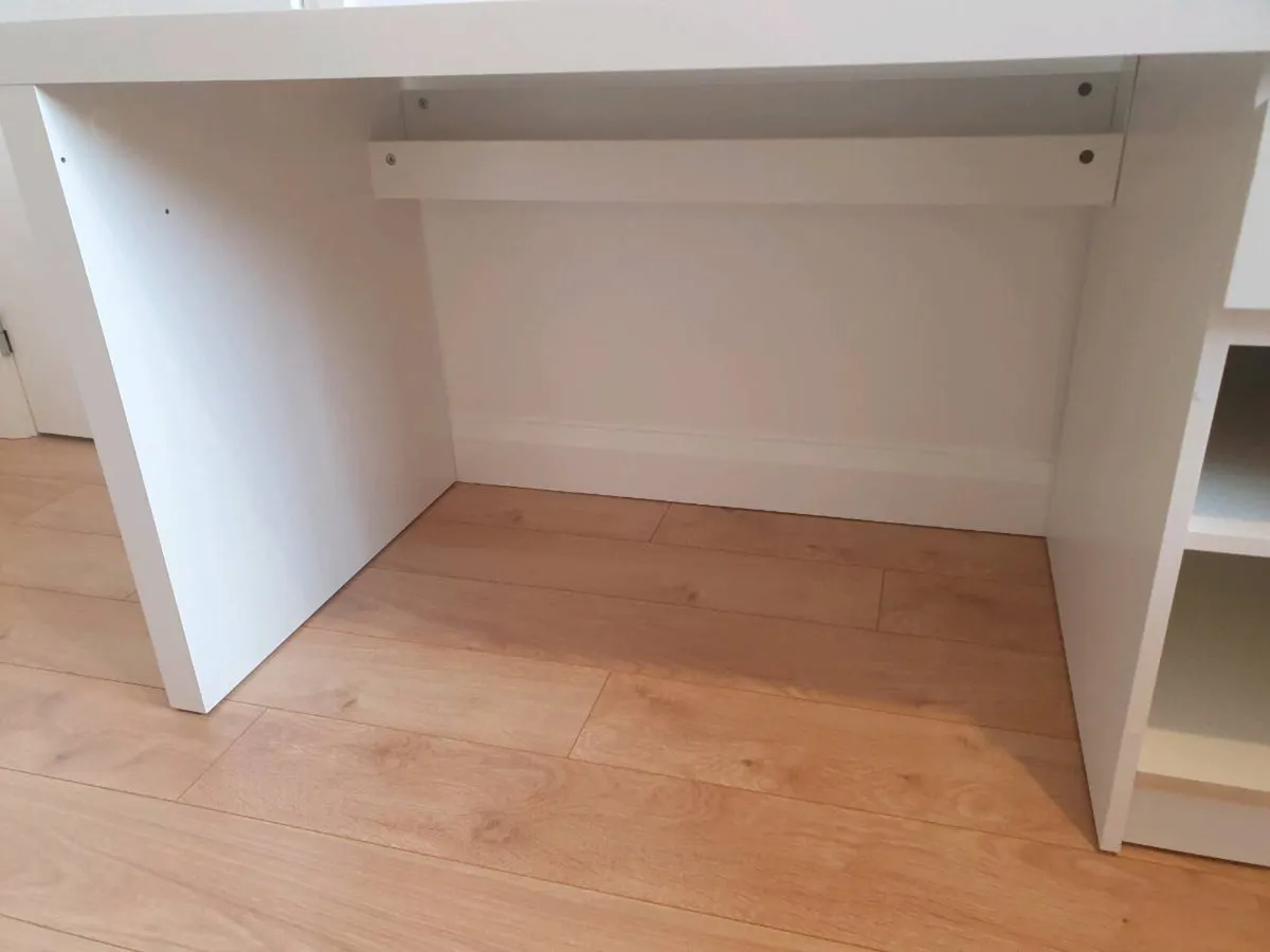 Desk and chair - Image 3