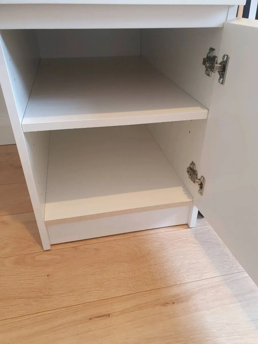 Desk and chair - Image 4