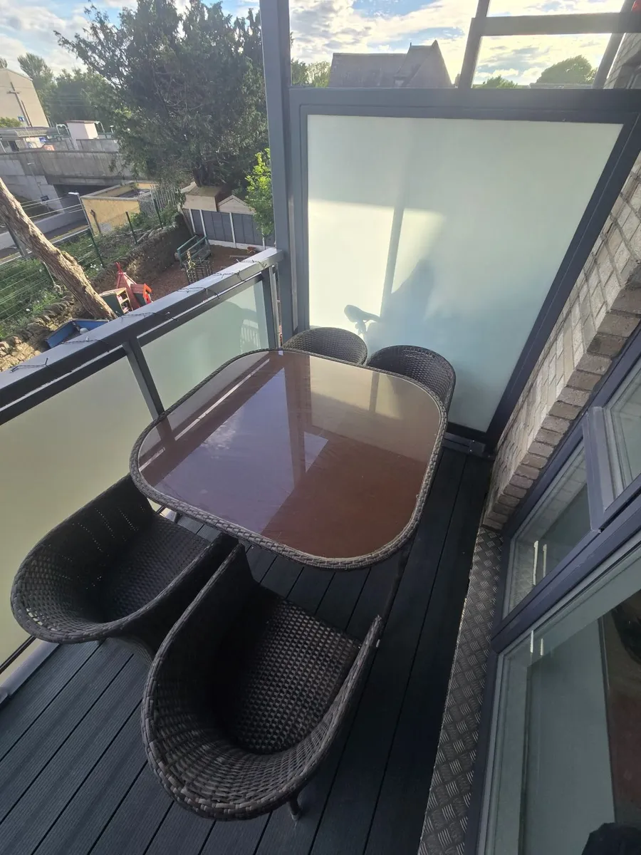 Garden table and chairs - Image 1