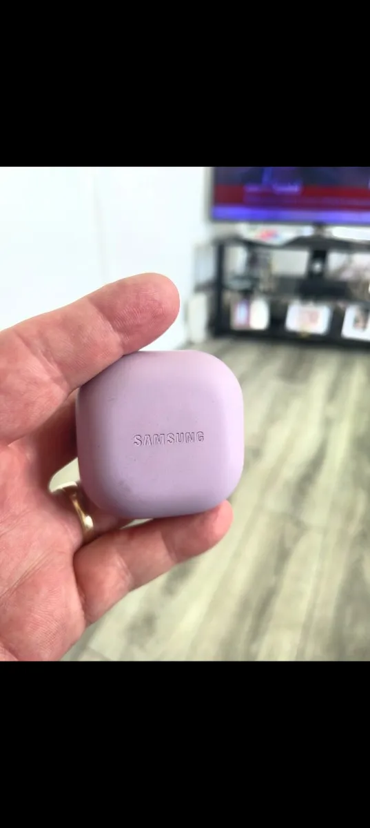 Genuine Samsung Pro 2 earbuds  like New - Image 4