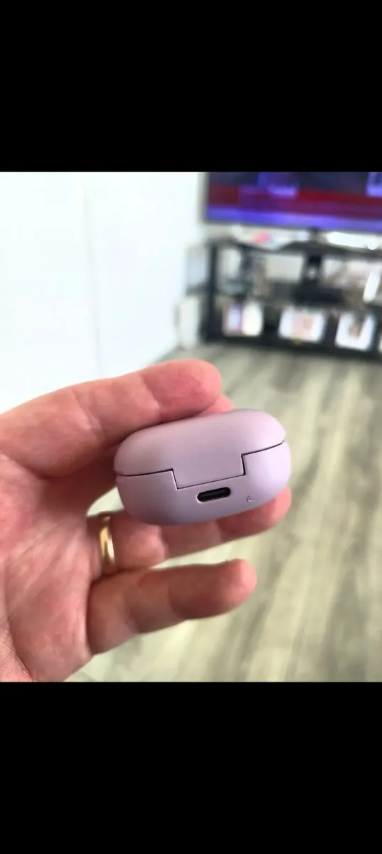 Genuine Samsung Pro 2 earbuds  like New - Image 2