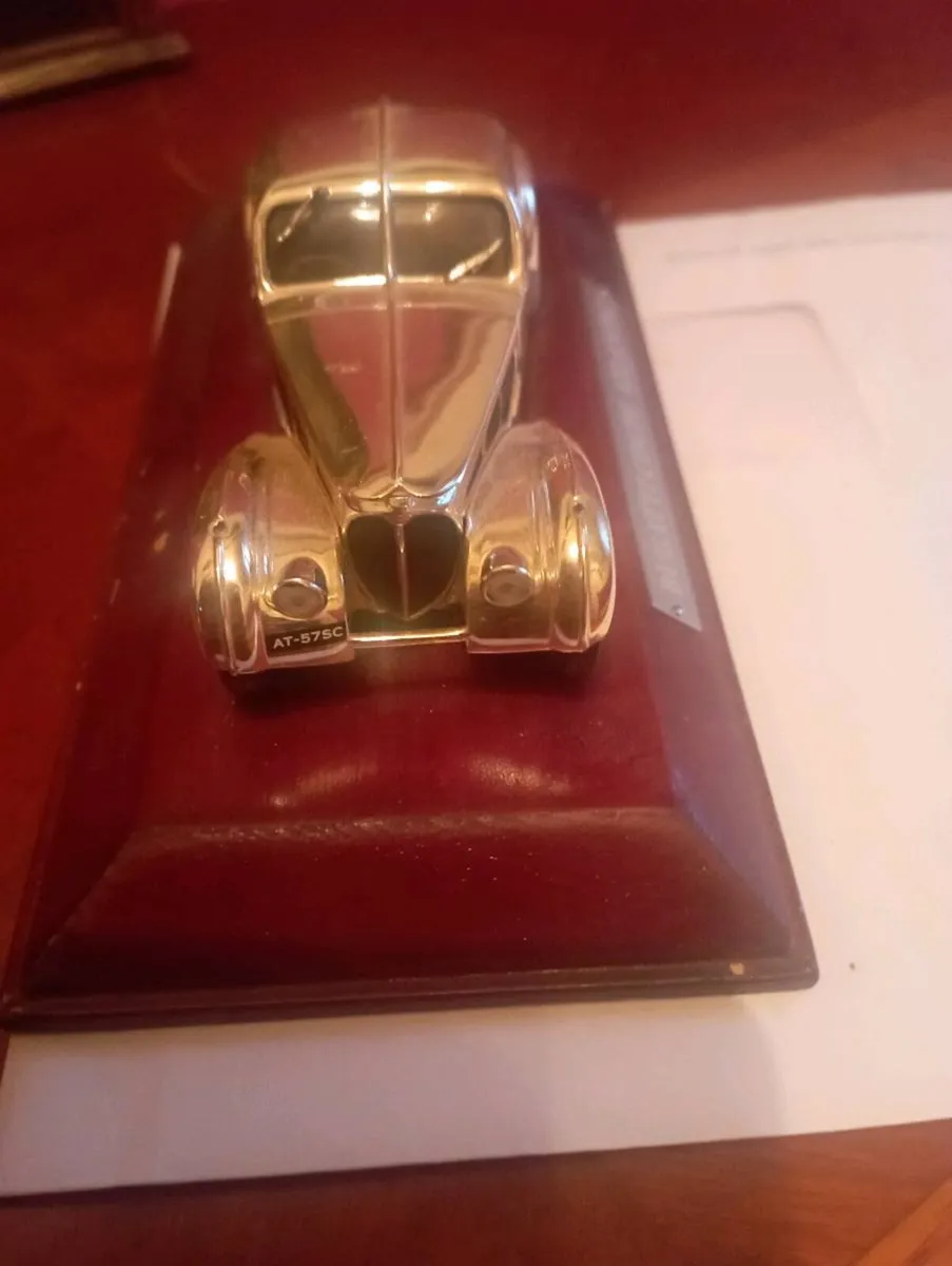 1-43 SCALE DIE-CAST BUGATTI COUPE ATLANTIC - Image 2