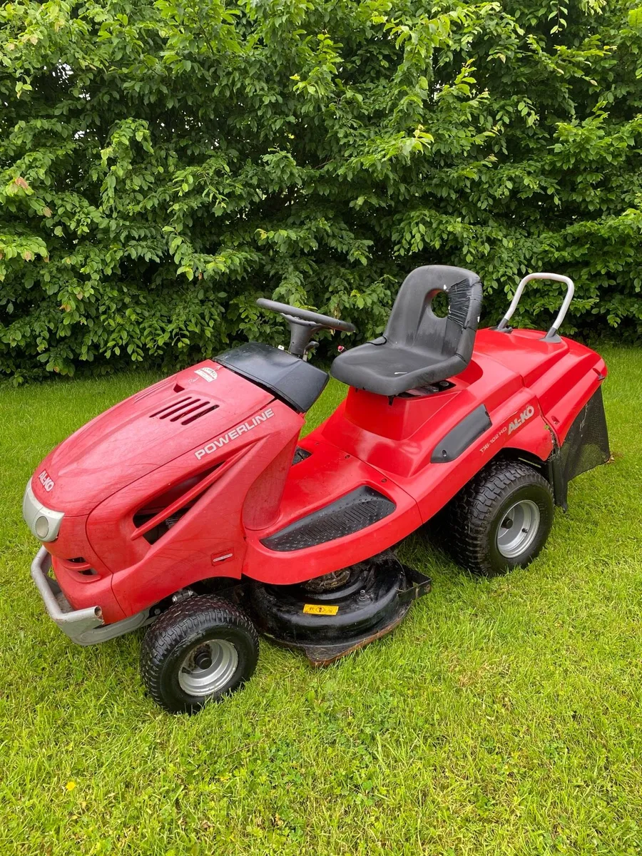 Ride on lawnmower - Image 1