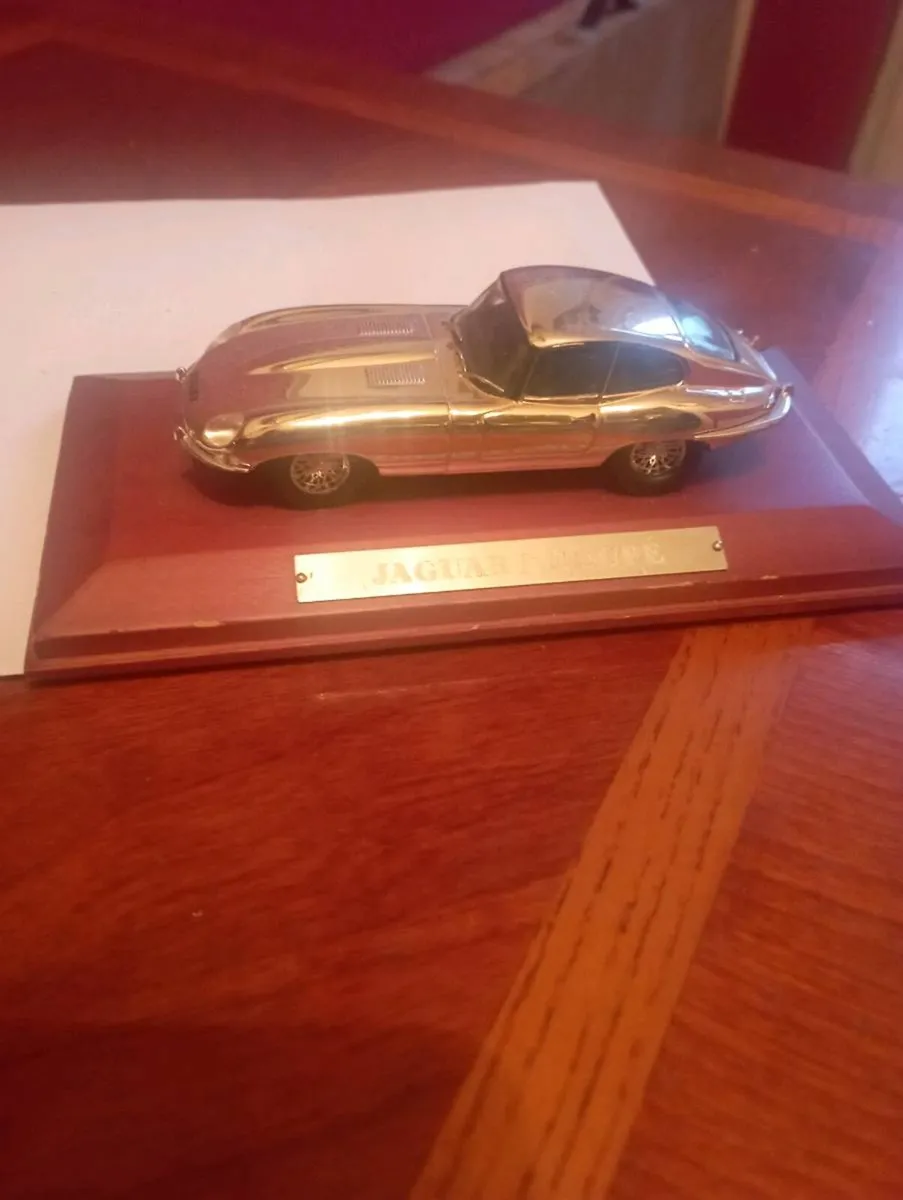 1-43 SSCALE JAGUAR COUPE  SLIVER CAR. - Image 2