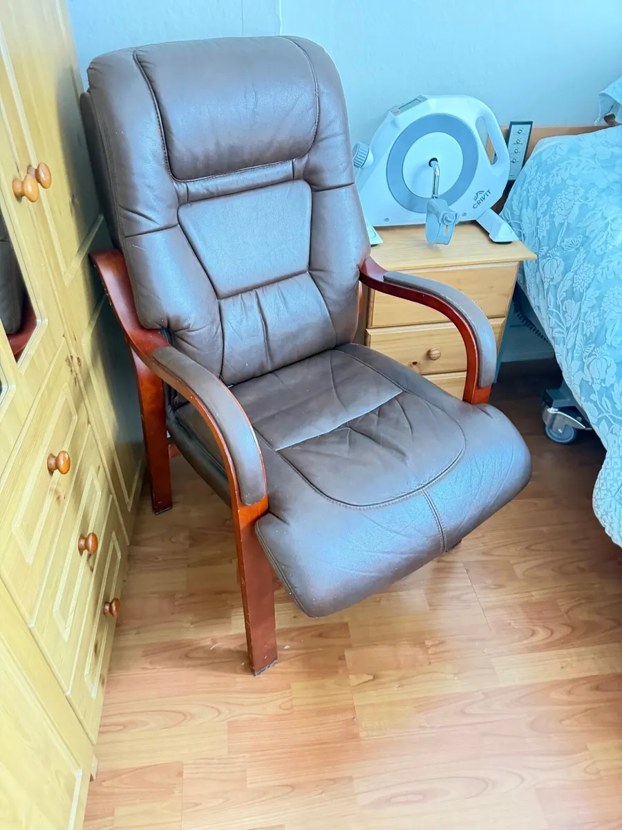 Arm chair - Image 1