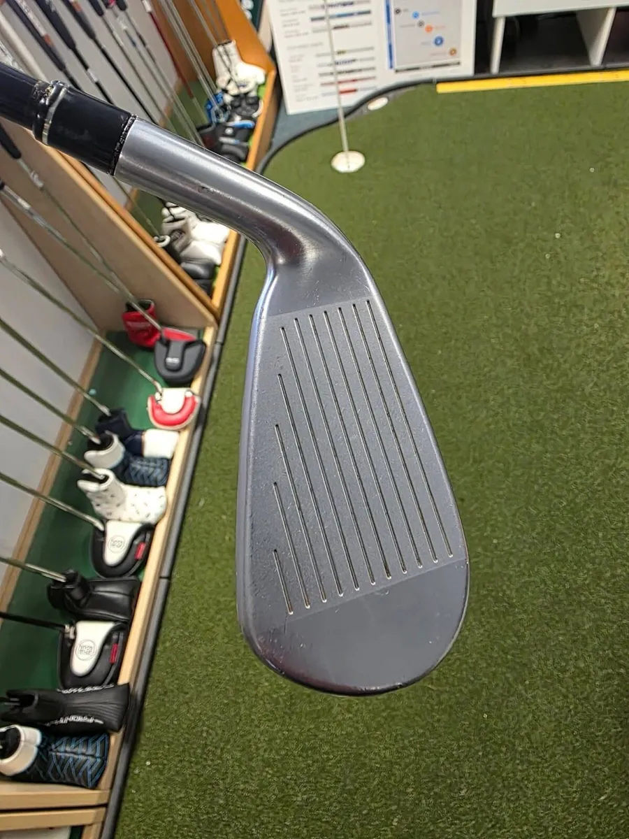 Taylormade Sim DHY Forged 2 Iron - Image 4