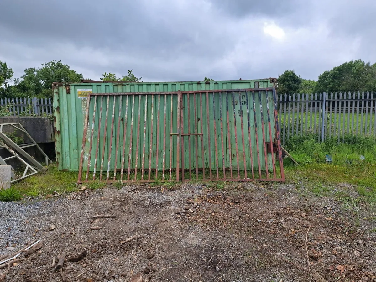 Gates - Image 1