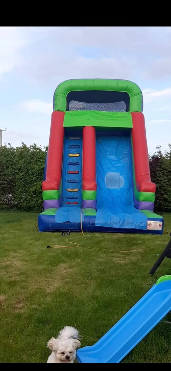 Bouncy castle - Image 2