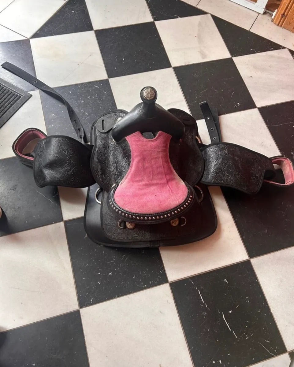 Western saddle - Image 2