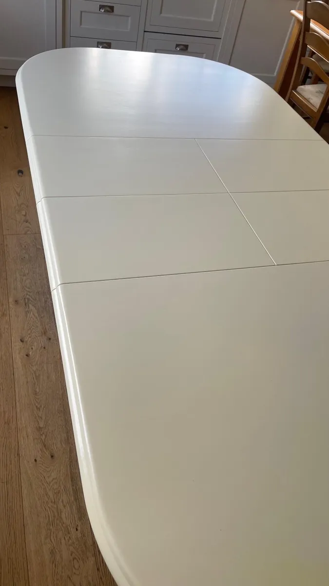 Dining table - Image 1