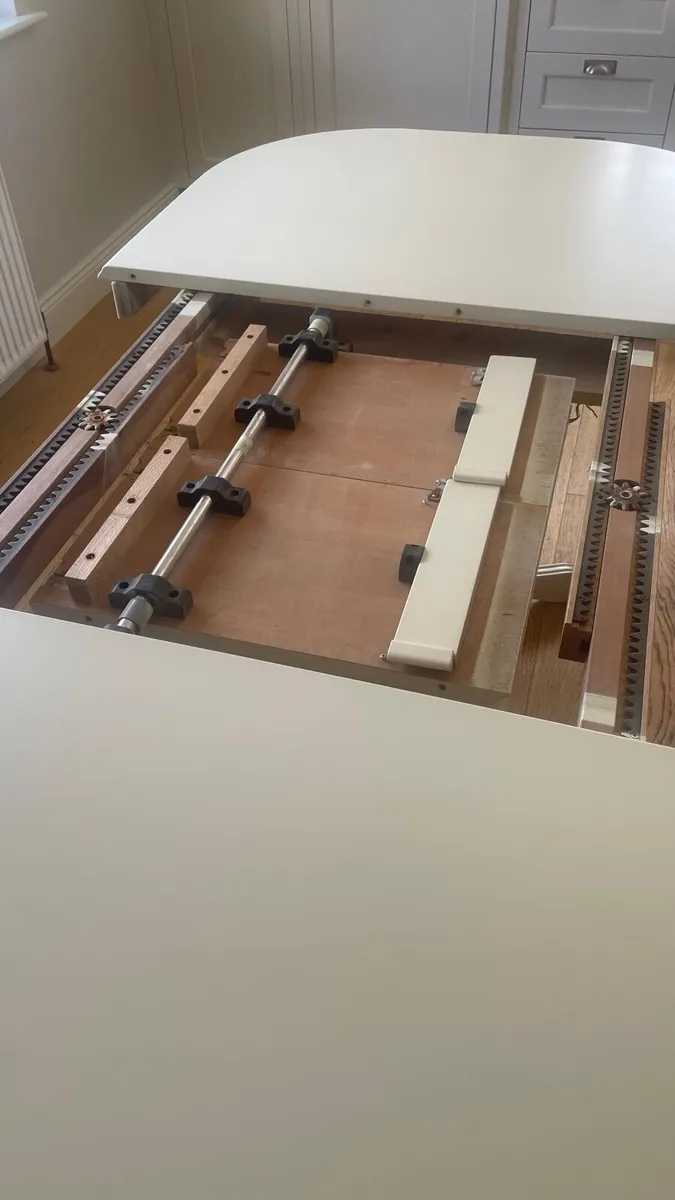 Dining table - Image 2