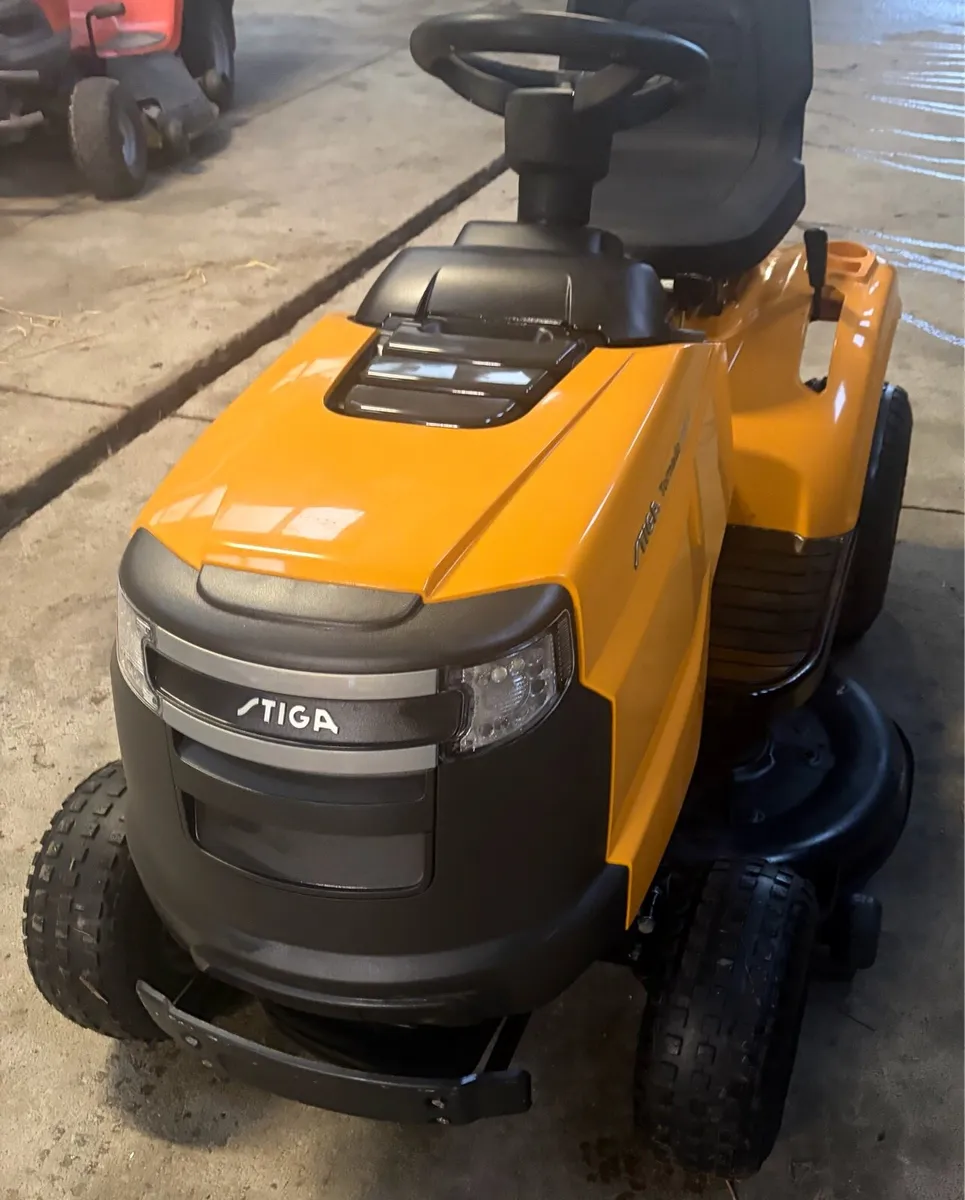 Stiga ride on lawnmower - Image 3