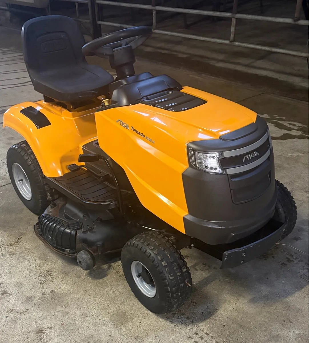 Stiga ride on lawnmower - Image 1