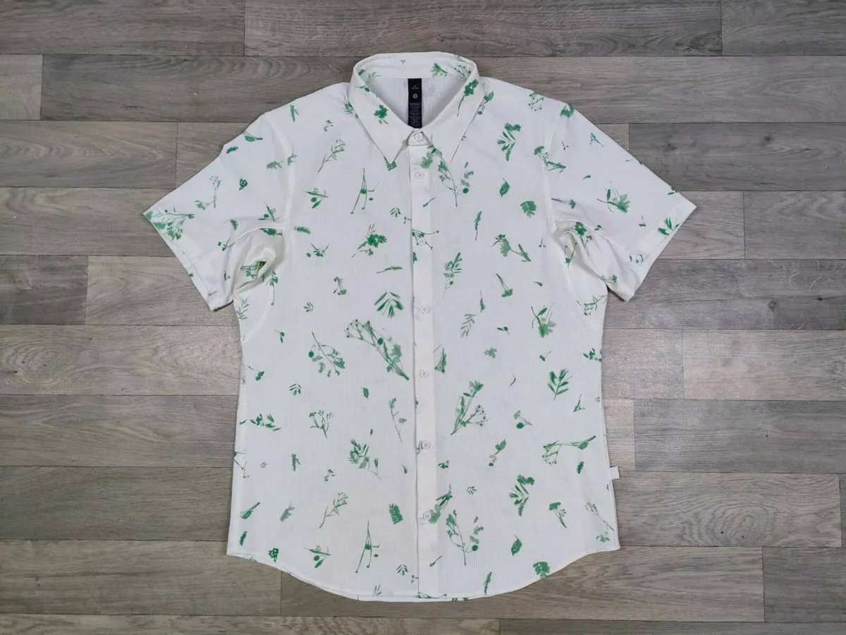Lululemon Performance Short Sleeve Shirt Mens M - Image 1