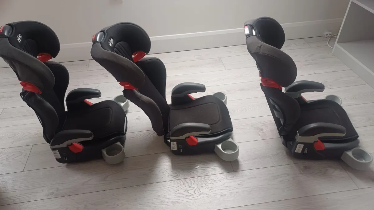 4 Child Car seats. - Image 4