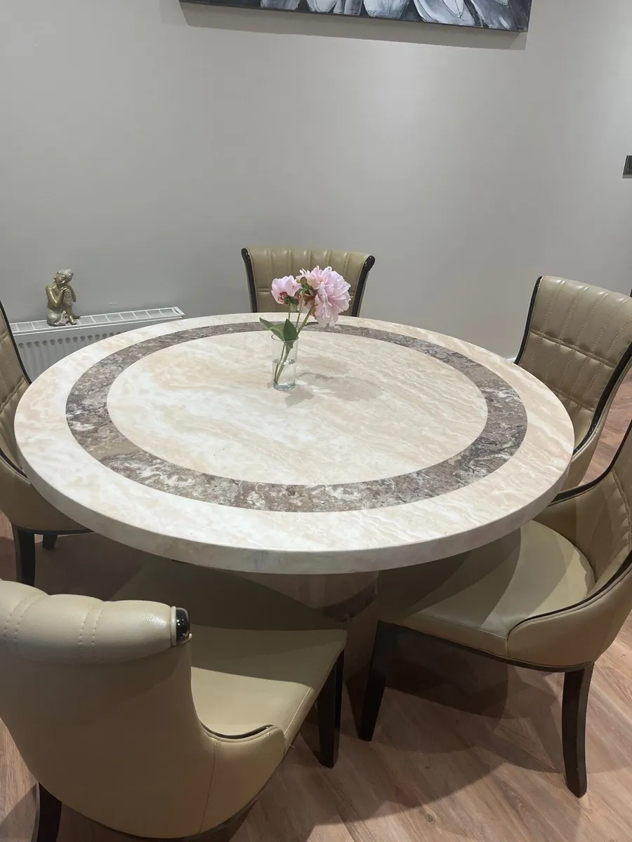 Table and 5 chairs - Image 2