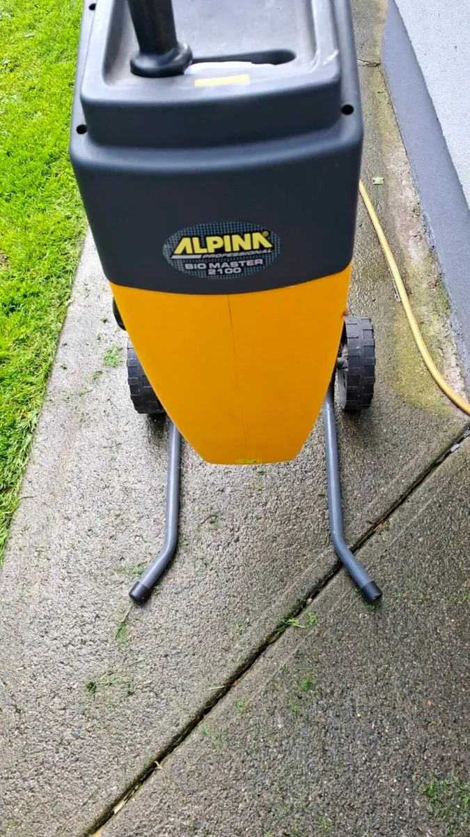 Wood chipper - Image 1