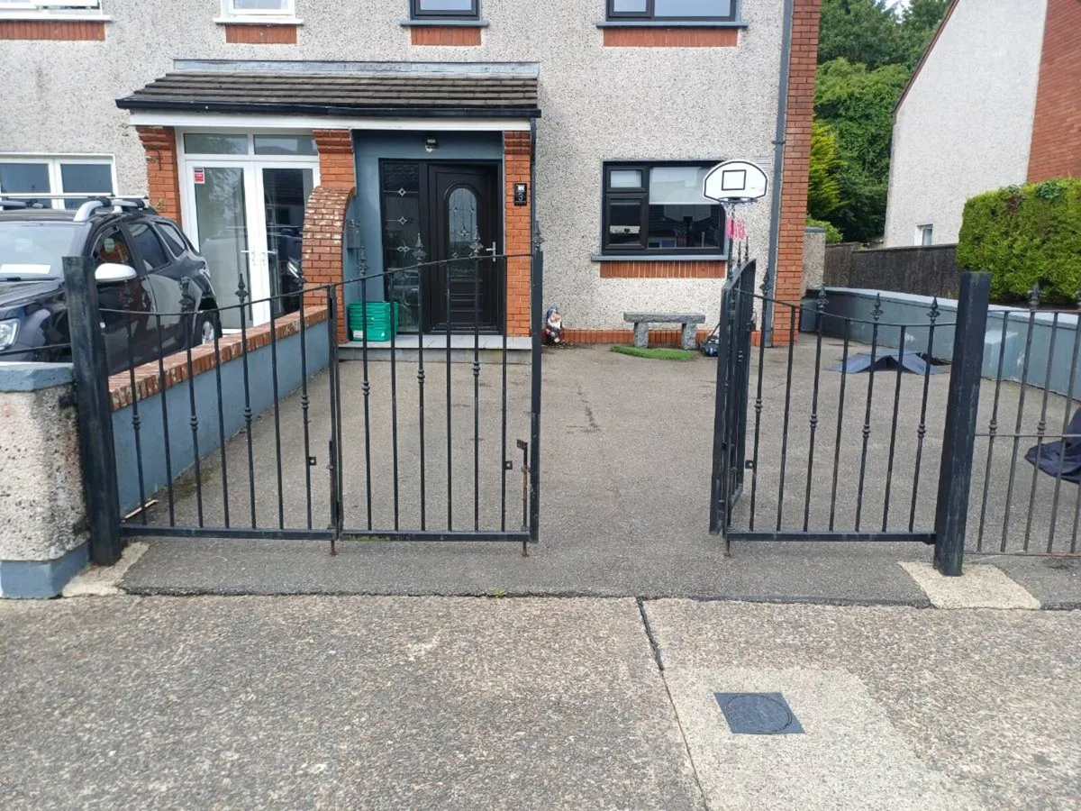 Steel gates 12½ft (3.8m) - Image 2
