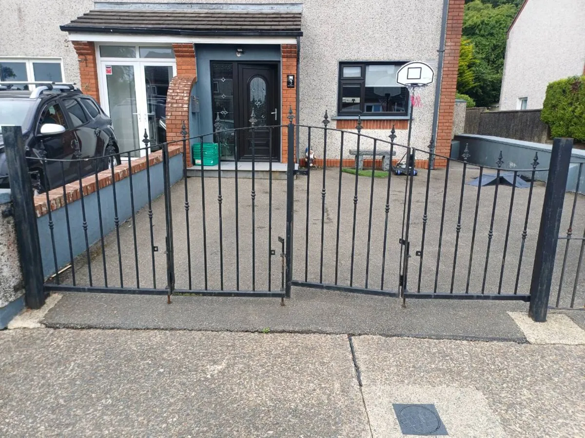 Steel gates 12½ft (3.8m) - Image 3