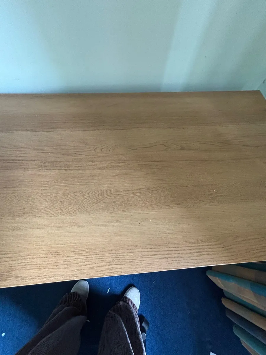 Desk with adjustable legs - Image 2