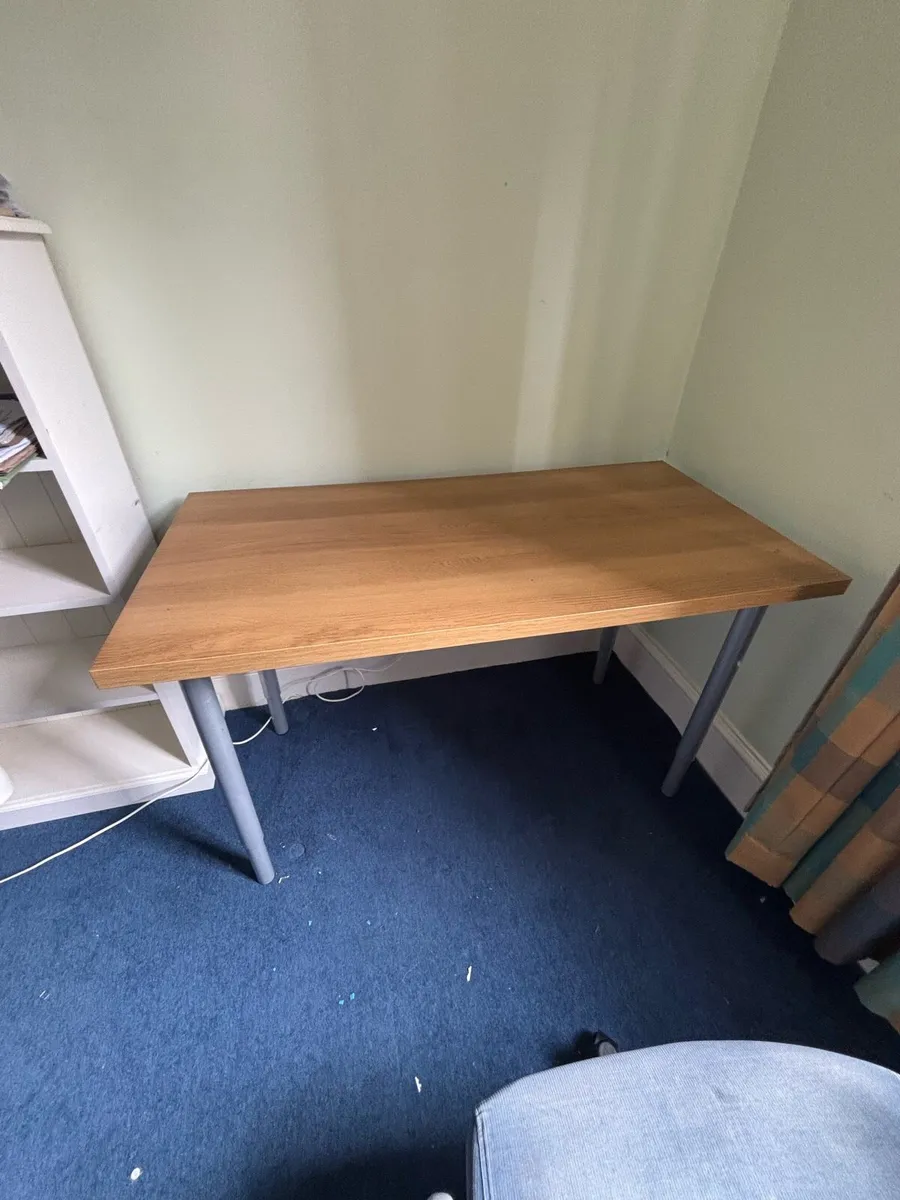 Desk with adjustable legs - Image 3