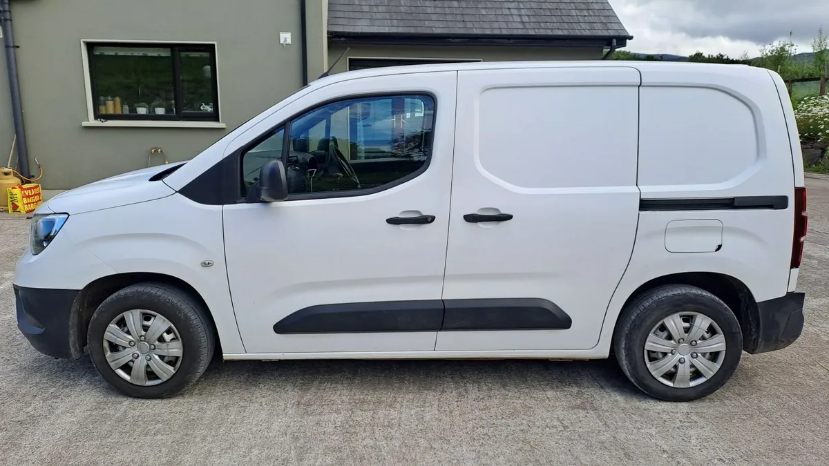 Opel Combo 2021 - Image 2