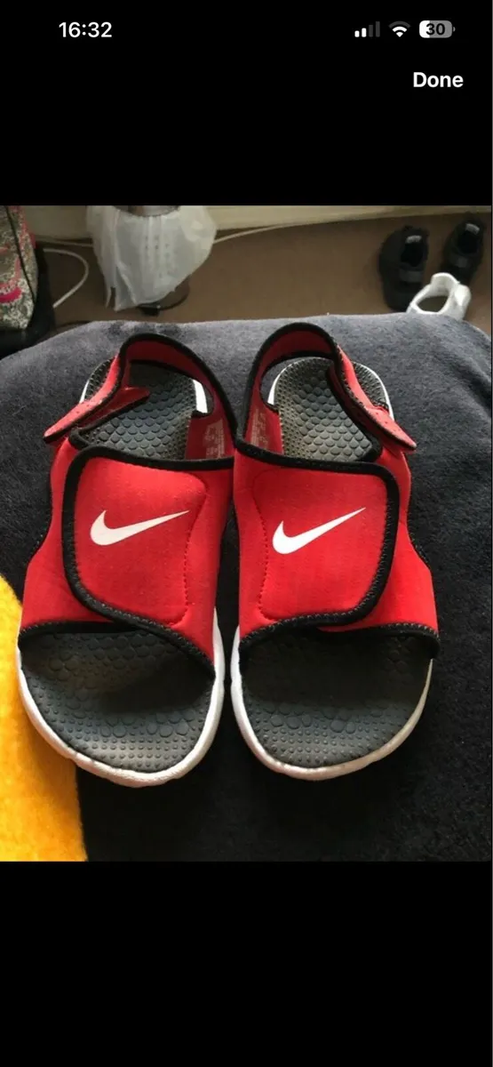 Boys Nike sandals size 4.5 €10 - Image 1