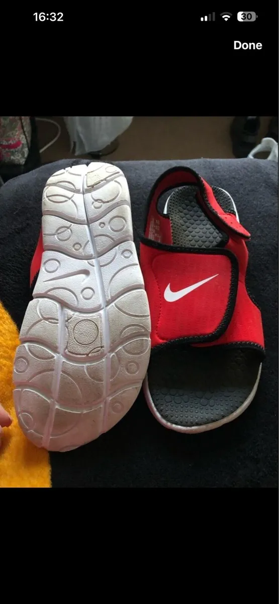 Boys Nike sandals size 4.5 €10 - Image 2