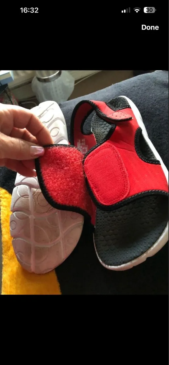 Boys Nike sandals size 4.5 €10 - Image 3