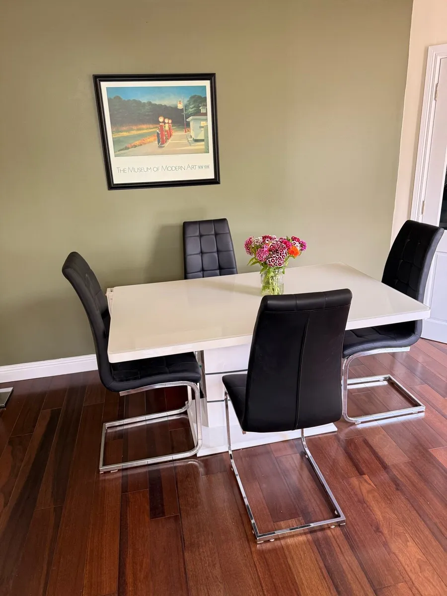 Glass Kitchen Table & x4 chairs - Image 3