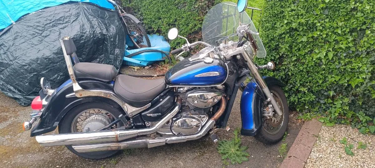 Suzuki Intruder VL800 Volusia - Image 1