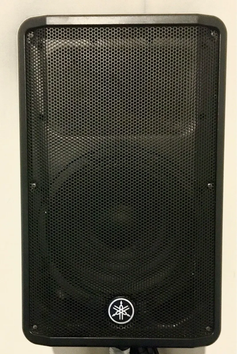 Pair Yamaha DBR12 Active Speakers - Image 1