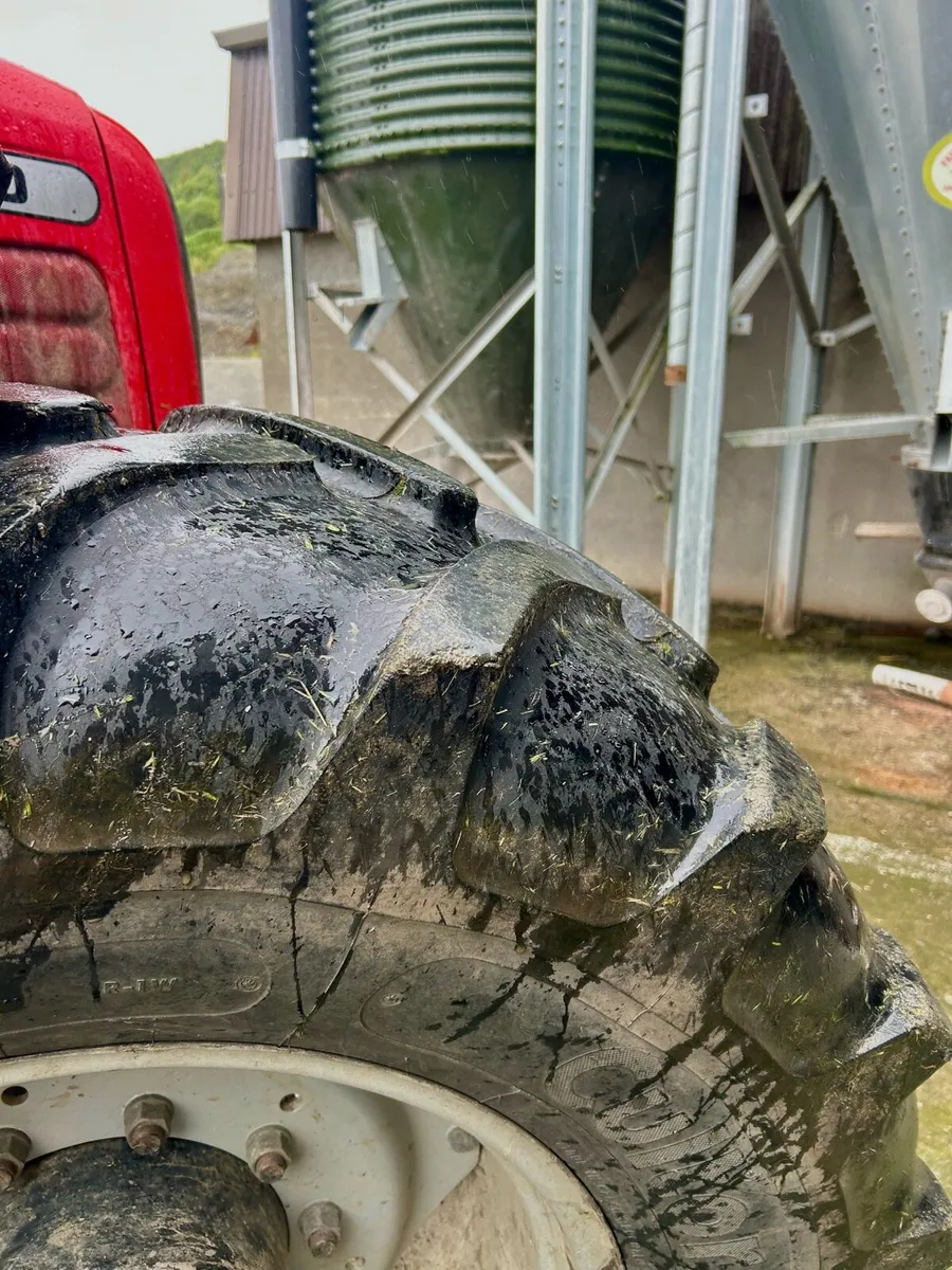 480 70 28R Tyres - Image 3