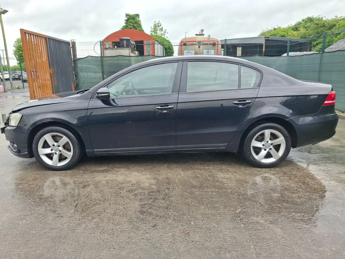 2014 Volkswagen Passat  TDI - Image 2