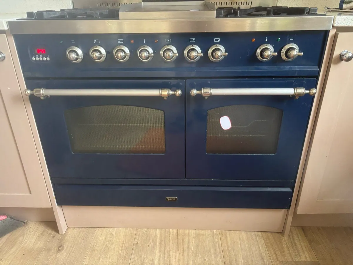 Kitchen stove, units, freezer and worktop - Image 3