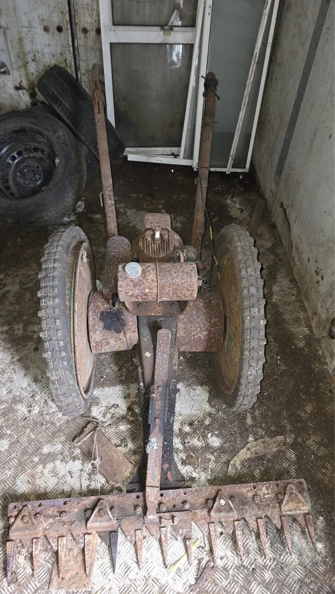 Vintage sickle mower - Image 1