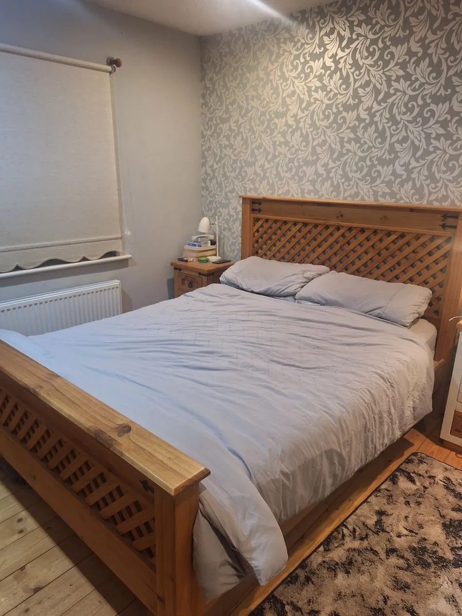 Bed frame - Image 1