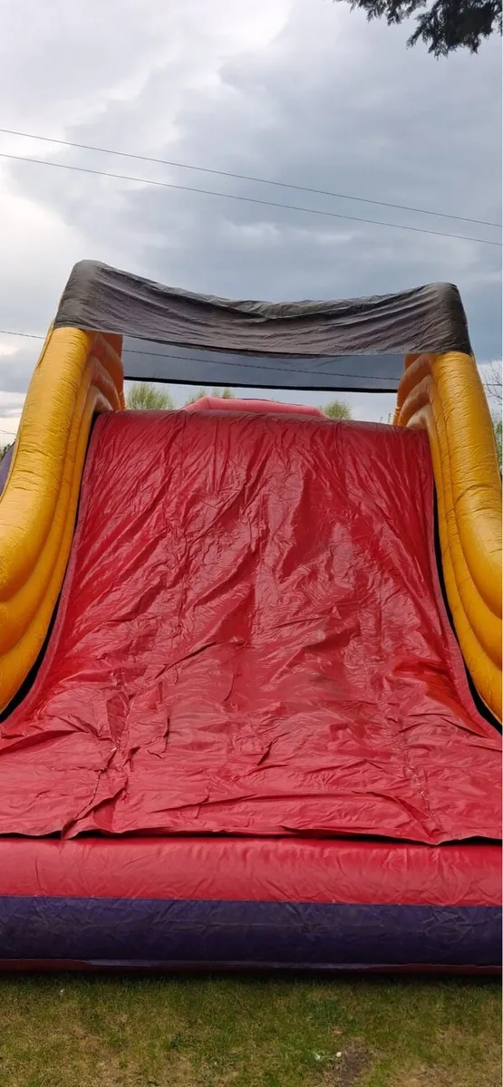 Bouncy castles - Image 4