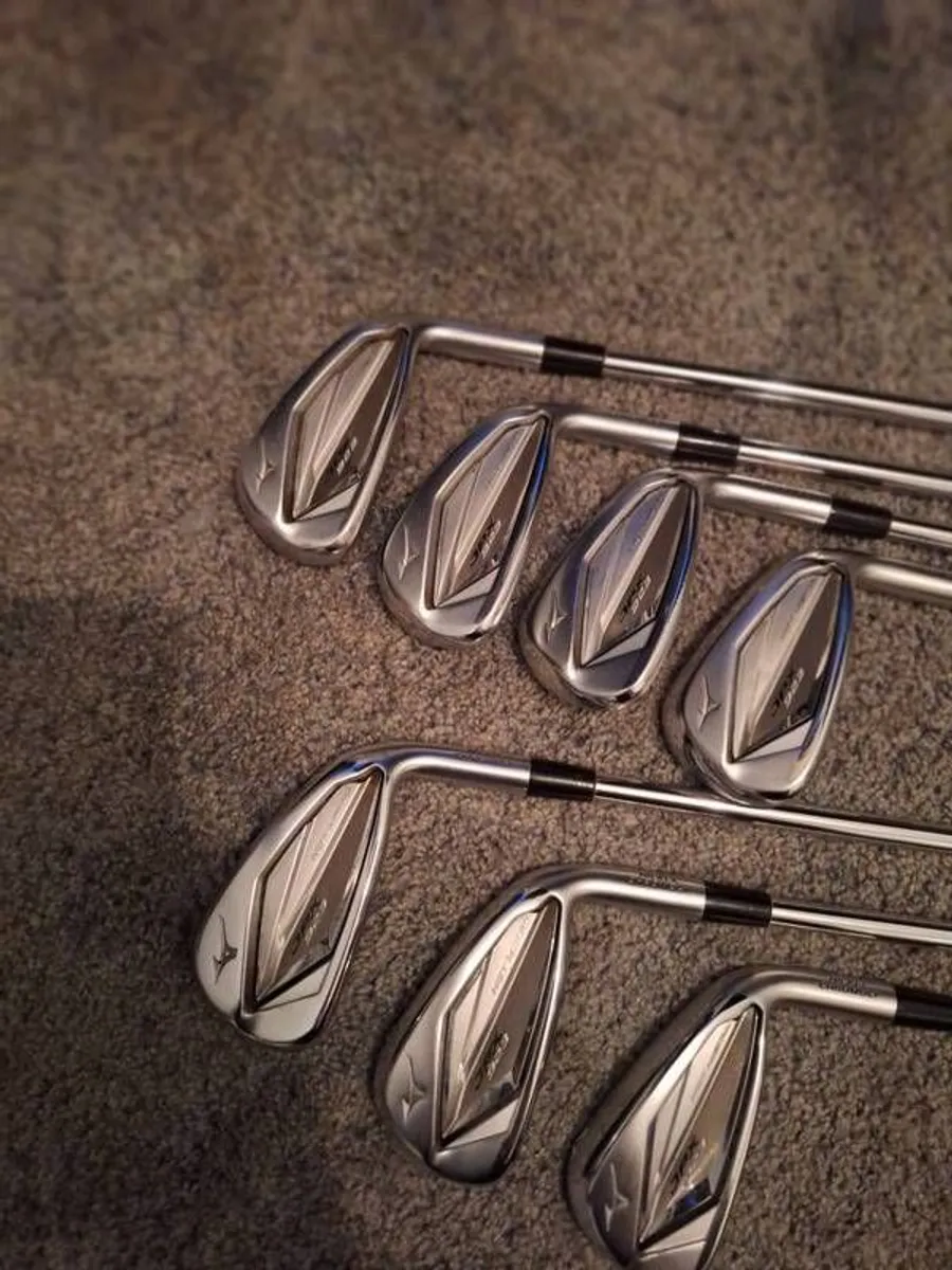 Mizuno JPX923 Hot Metal Irons - Image 1