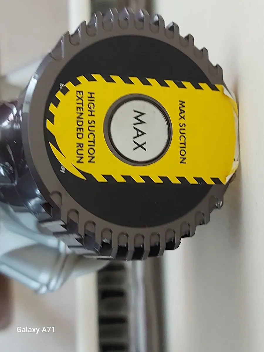 Dyson V6 Cordless Vacuum Cleaner with Charger - Image 2