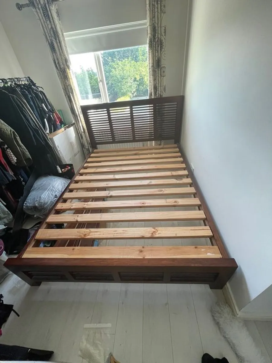Solid wood bed - Image 1