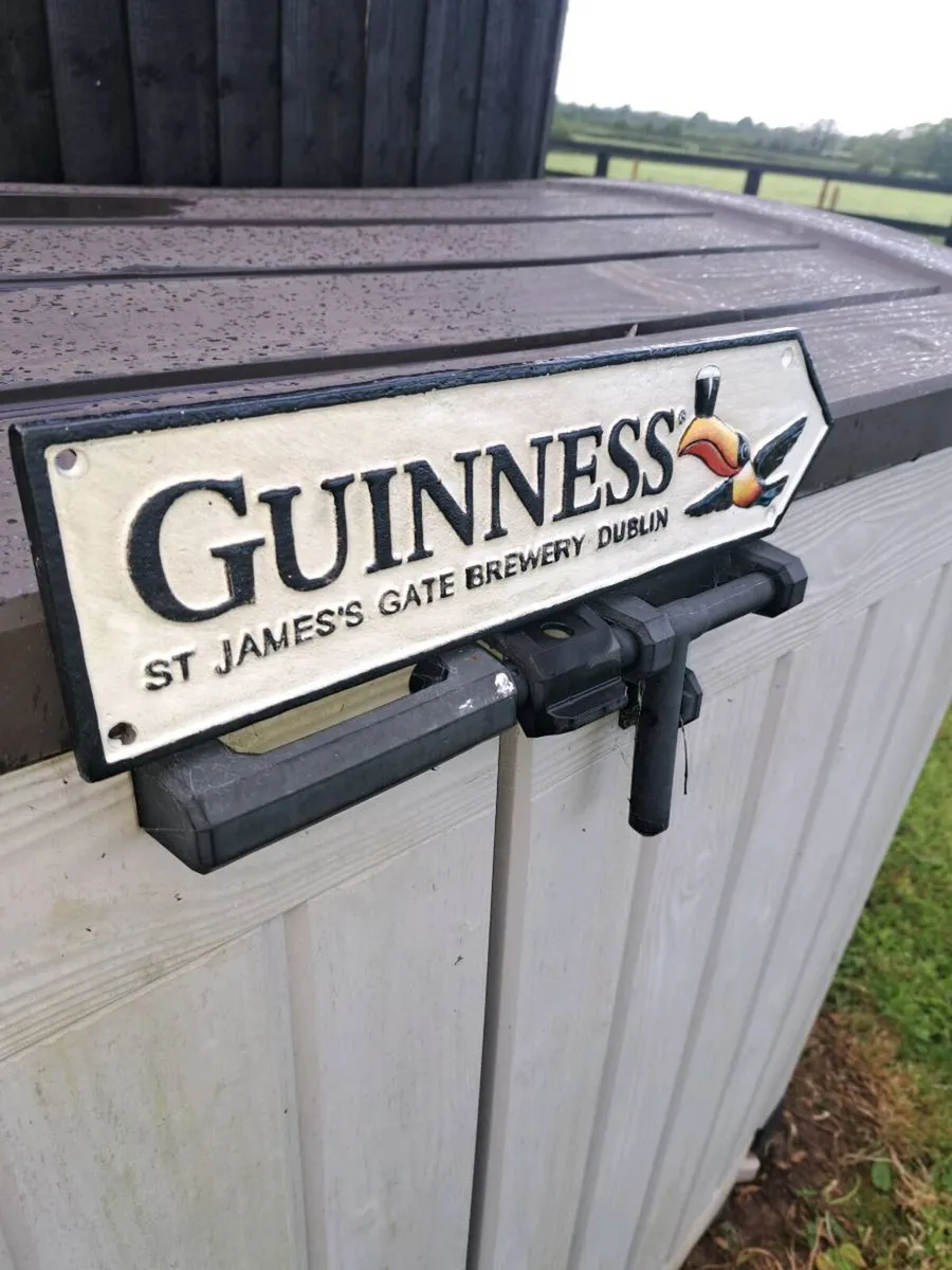 Guinness cast iron sign - Image 2