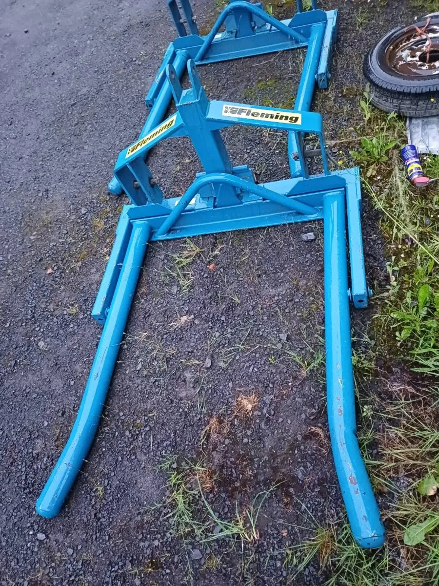 Fleming bale lifter... as new - Image 1