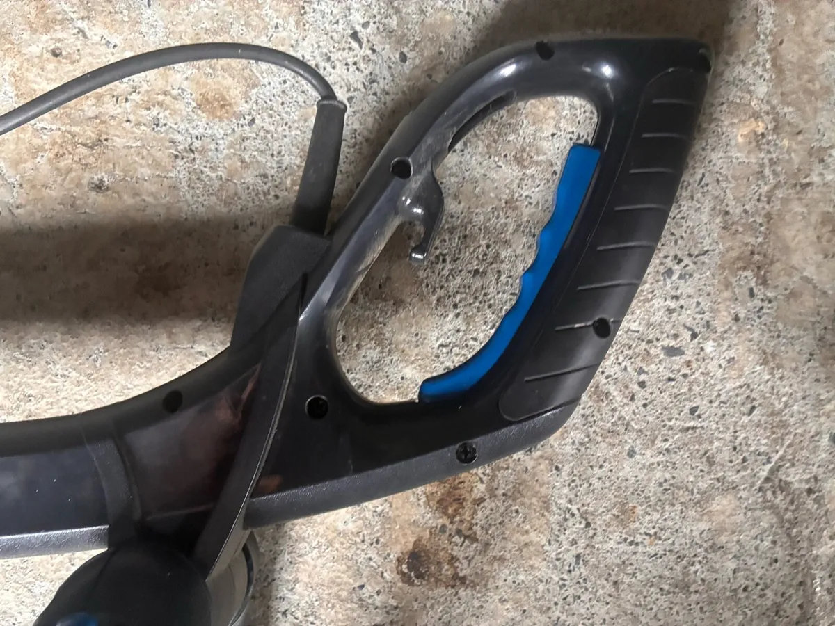 Mac Allister MGT600 600W Electric Strimmer - Image 3
