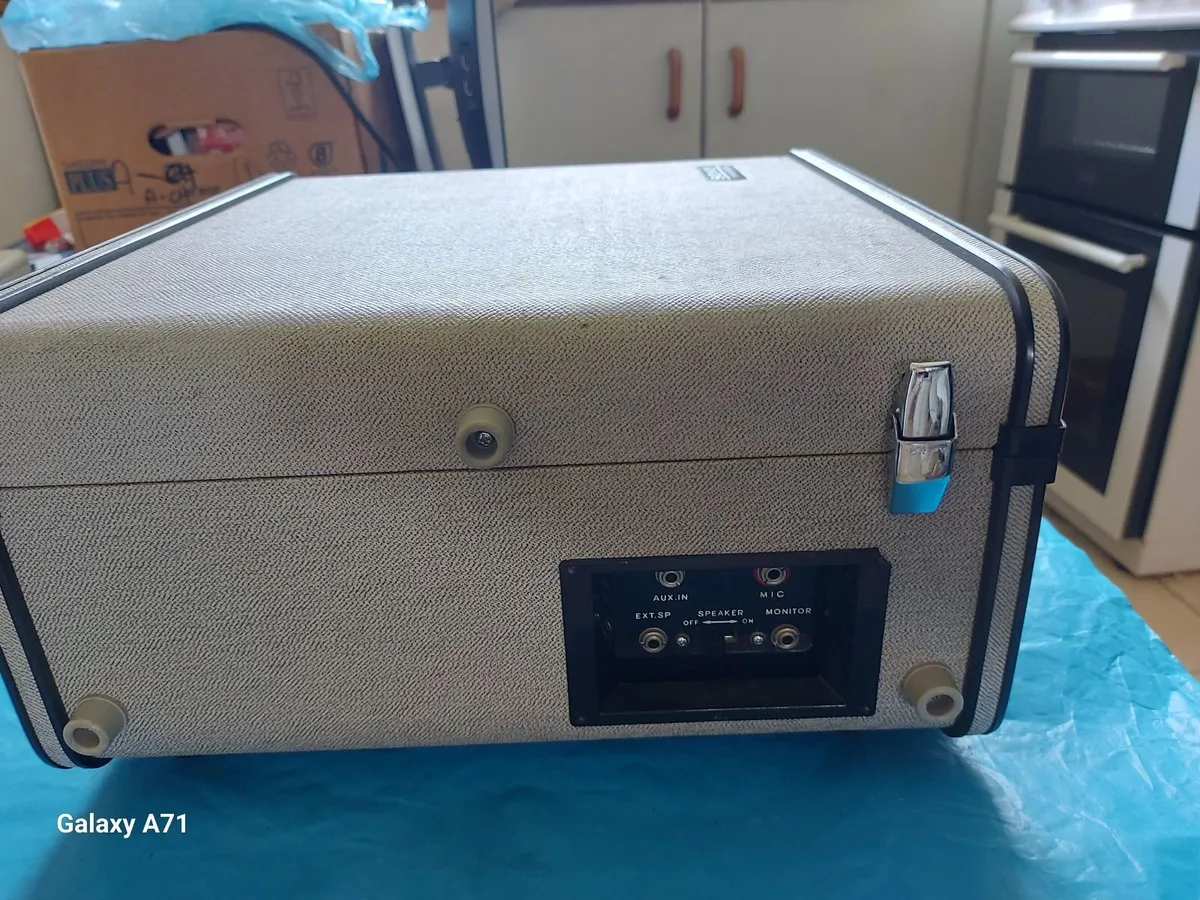 SONY TAPECORDER Model TC-105, in beautiful case an - Image 2
